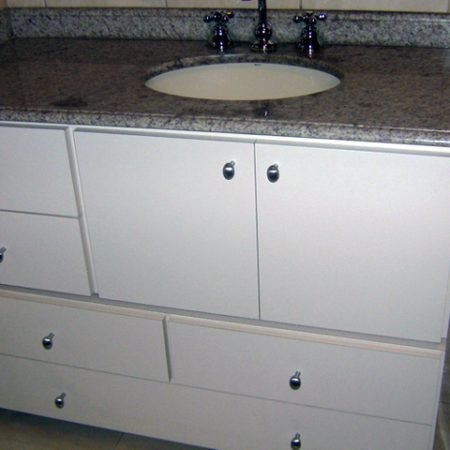 Gabinete de Banheiro Branco