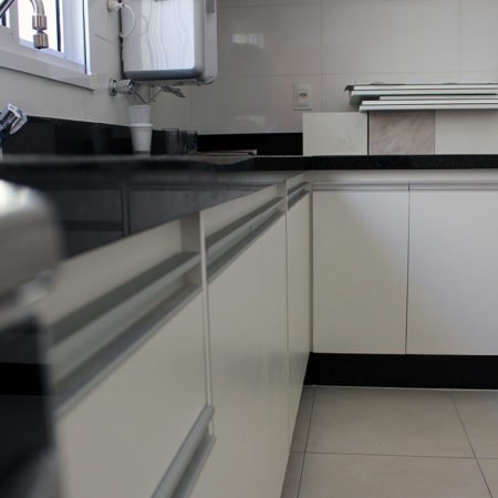 Cozinha planejada linda feita em casa na Vila Formosa